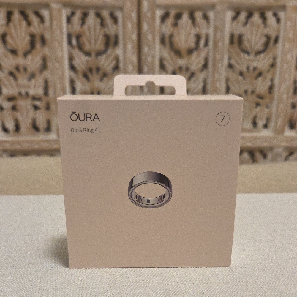 Oura Ring 4 Box with Silver SIZE 7 Ring Graphic INCLUDES ONE YEAR MEMBERSHIP